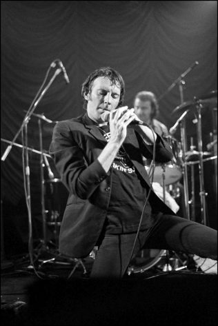 Lee Brilleaux of Dr Feelgood at Malvern Winter Gardens, 20 May 1977 | David Corio